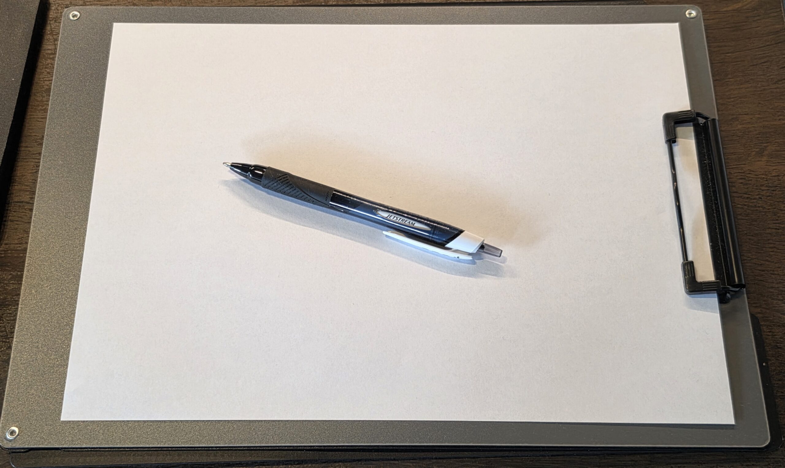 コクヨのクリップホルダー。ゼロ秒思考のメモ書きに使用