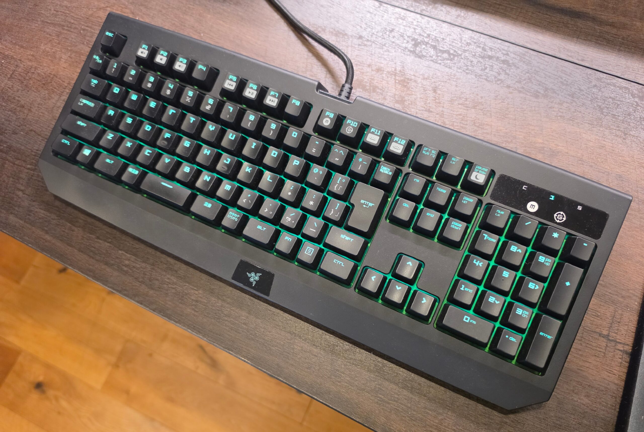 Razer BlackWidow Ultimate Stealth 2016の実機。グリーンのバックライト
