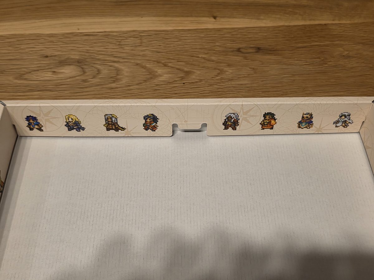 箱のふちに並ぶドット絵のキャラクター（その1）